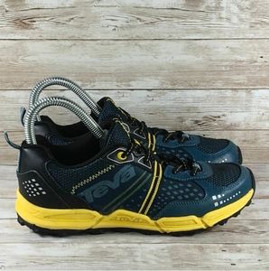 Teva Escapade Low trail shoe - boy size 4